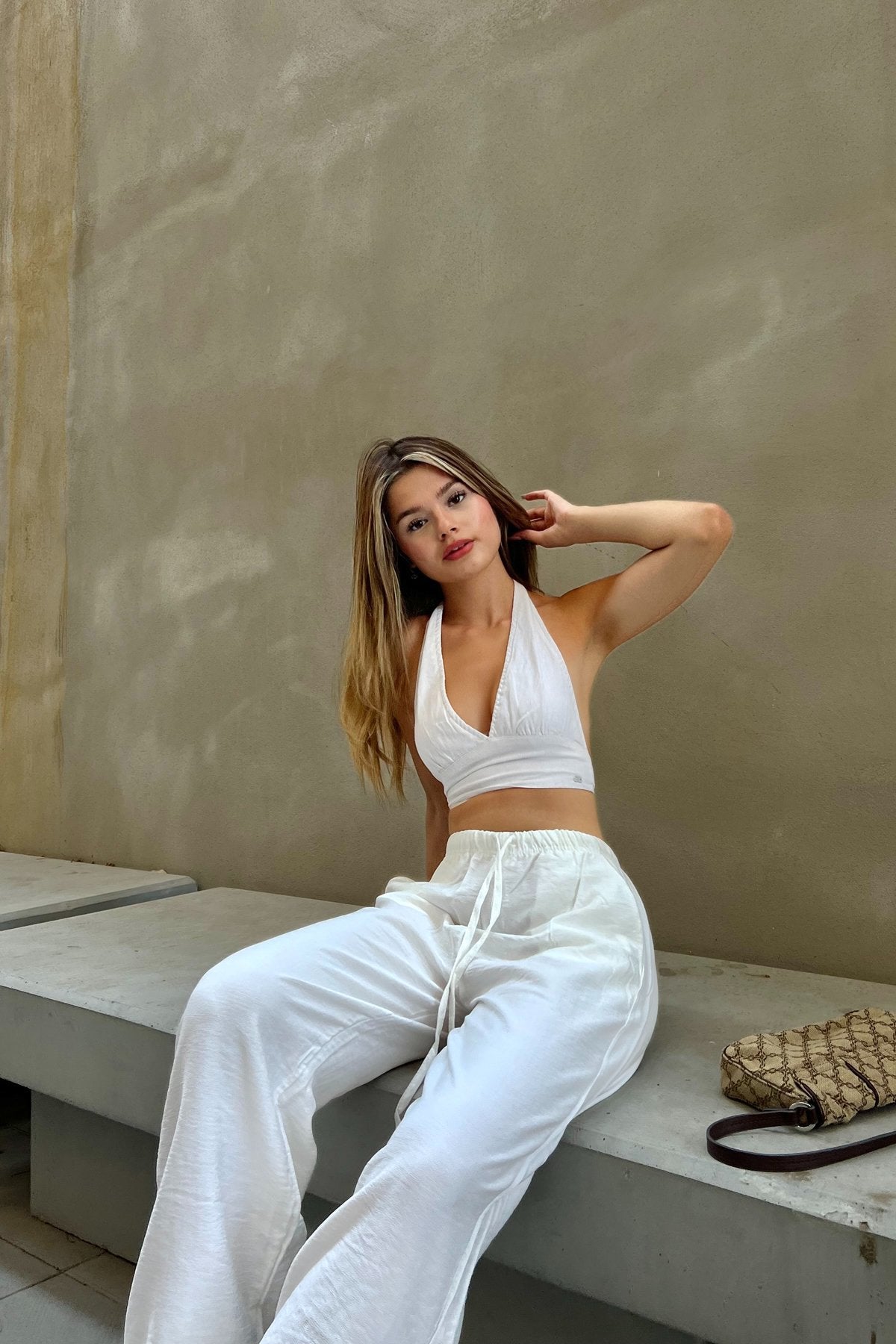 Lösskurna tunna byxor