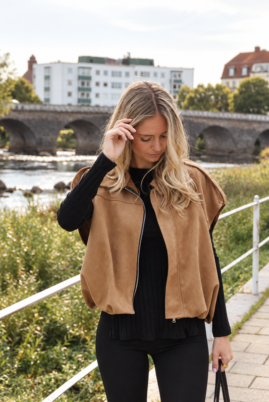 Oversize väst i mockaimitation – Kamel