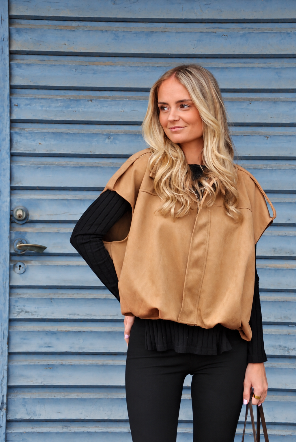 Oversize väst i mockaimitation – Kamel