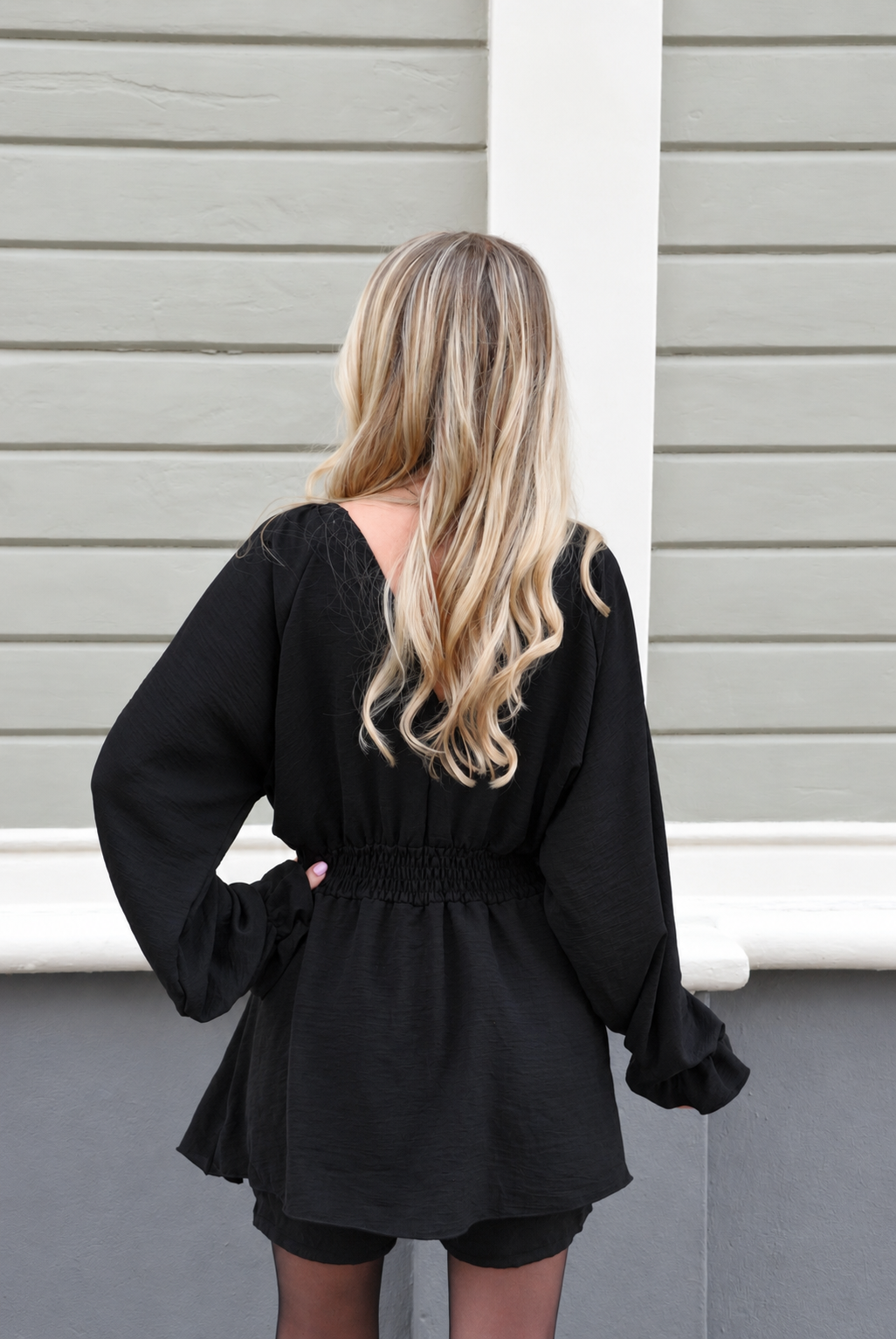 Svart playsuit med markerad midja