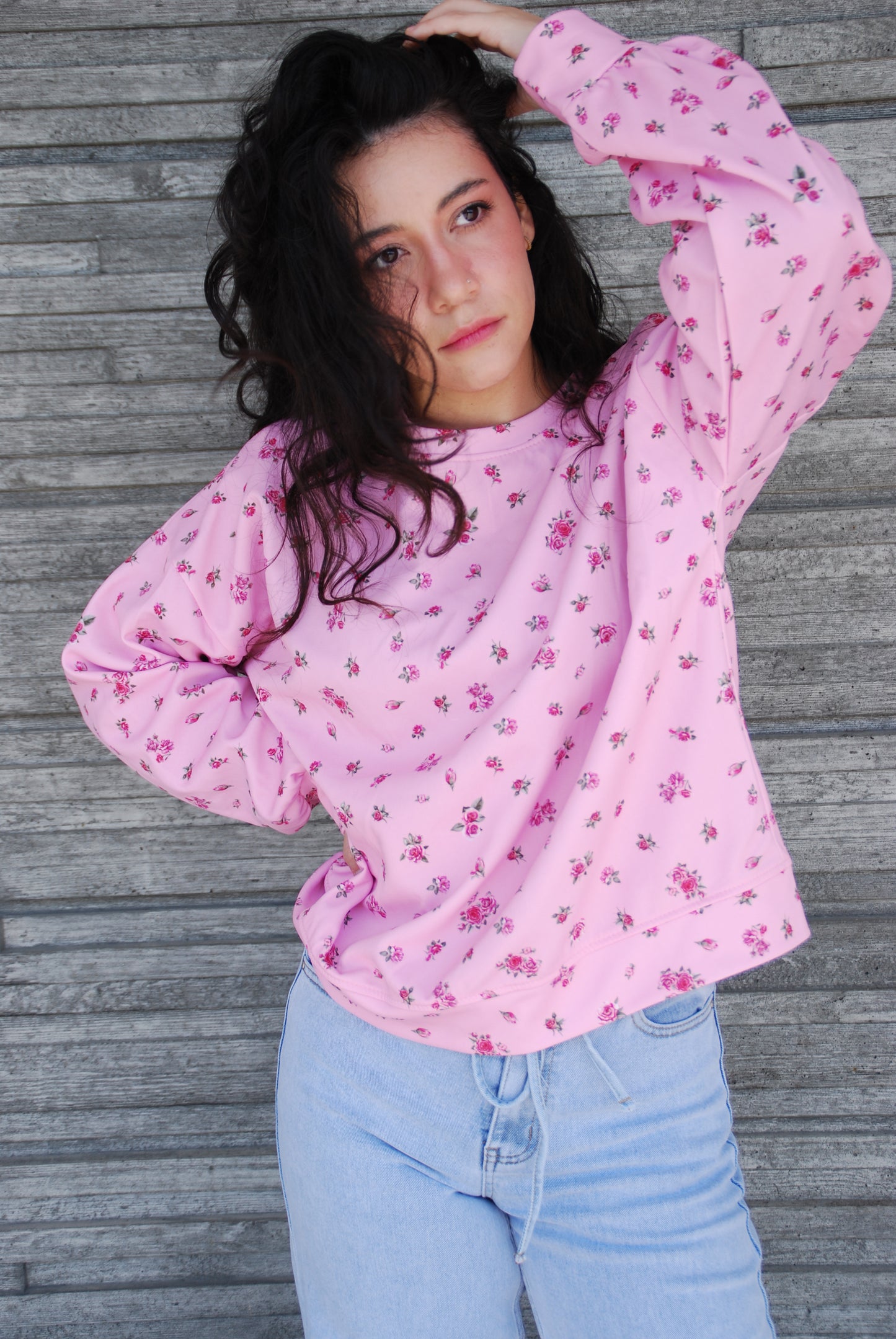 Rosa sweatshirt med blommigt mönster