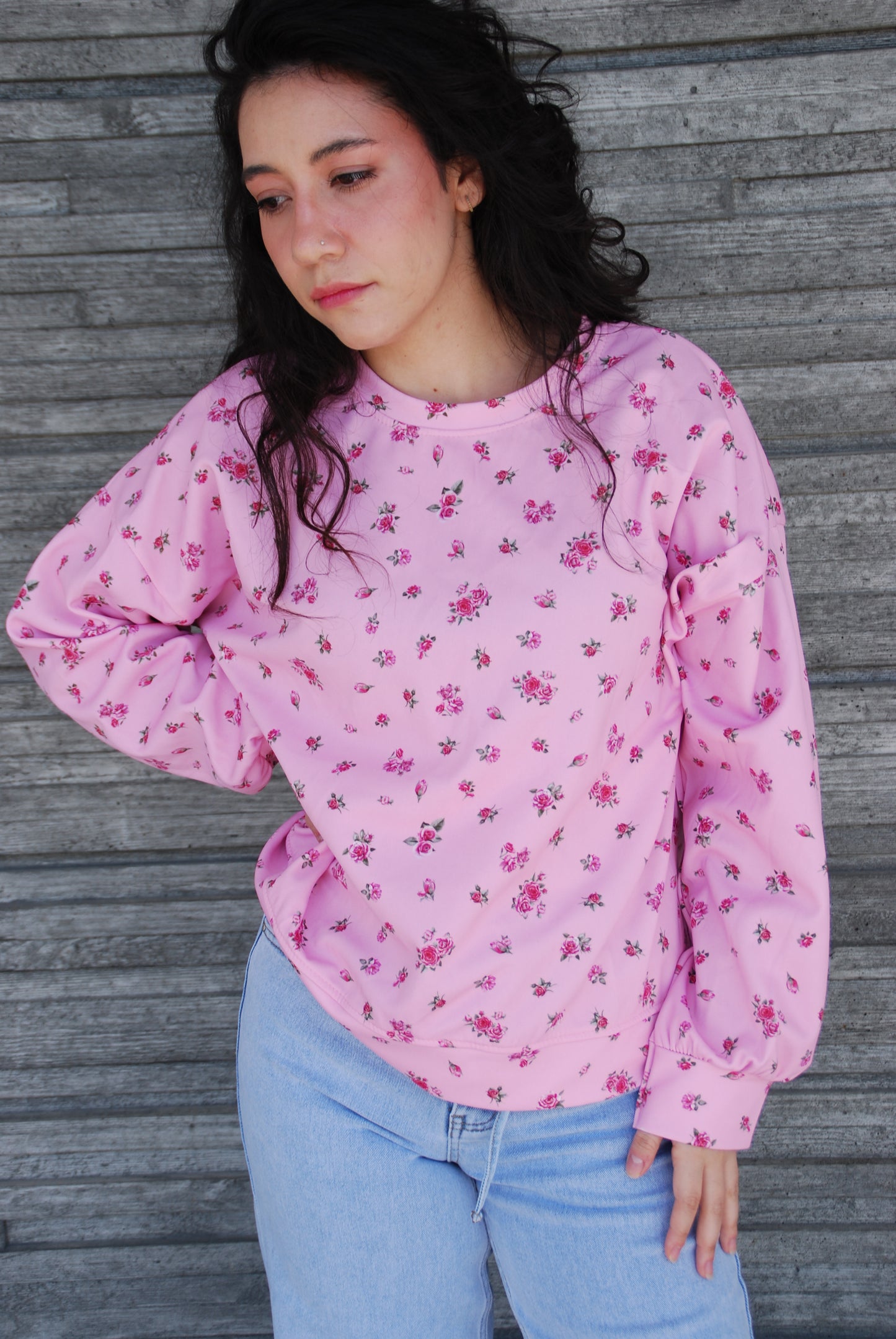 Rosa sweatshirt med blommigt mönster
