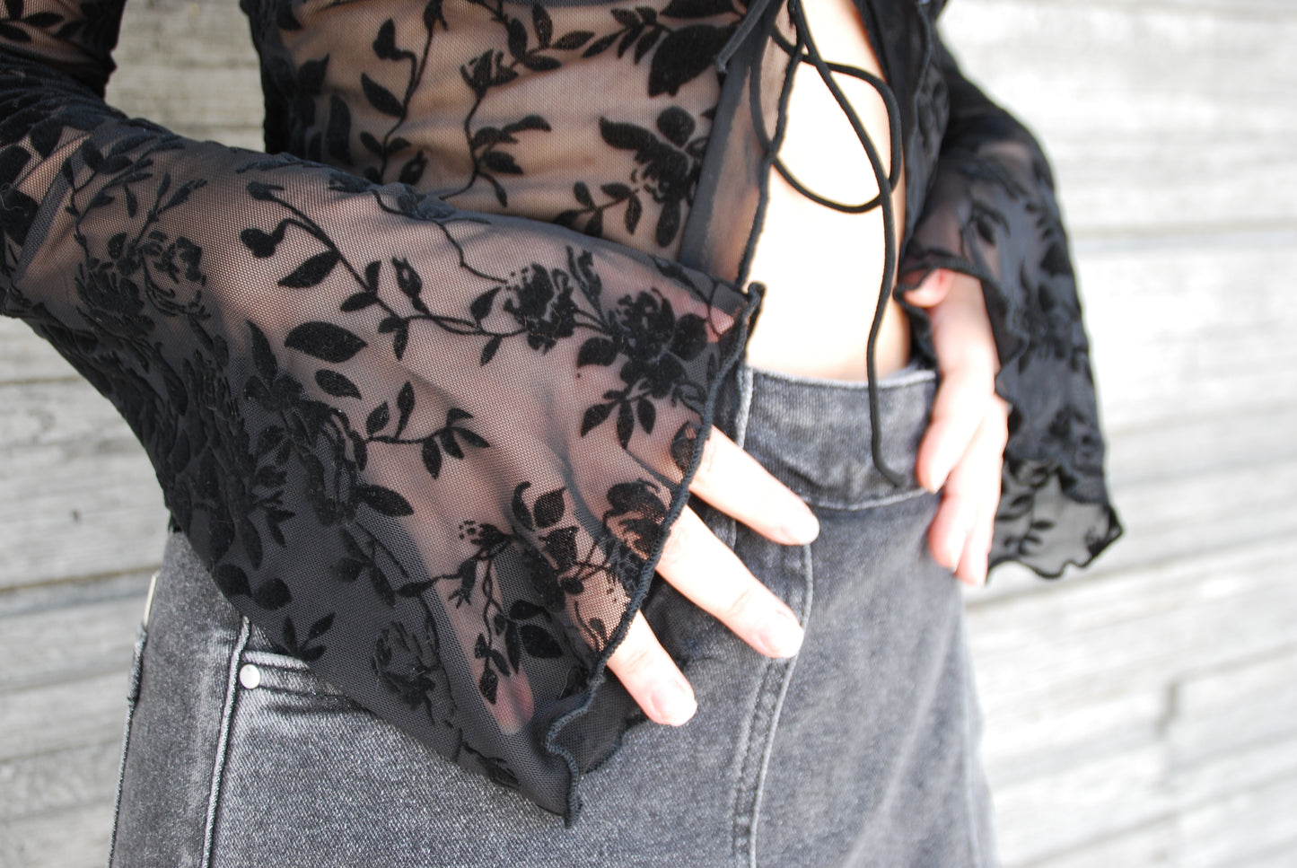 Chiffongblus med volangarmar