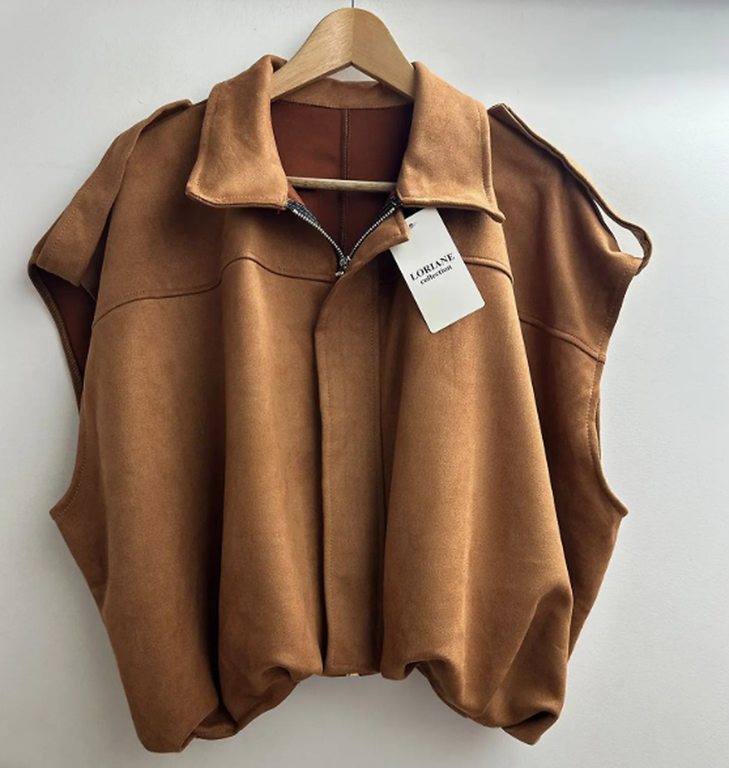 Oversize väst i mockaimitation – Kamel